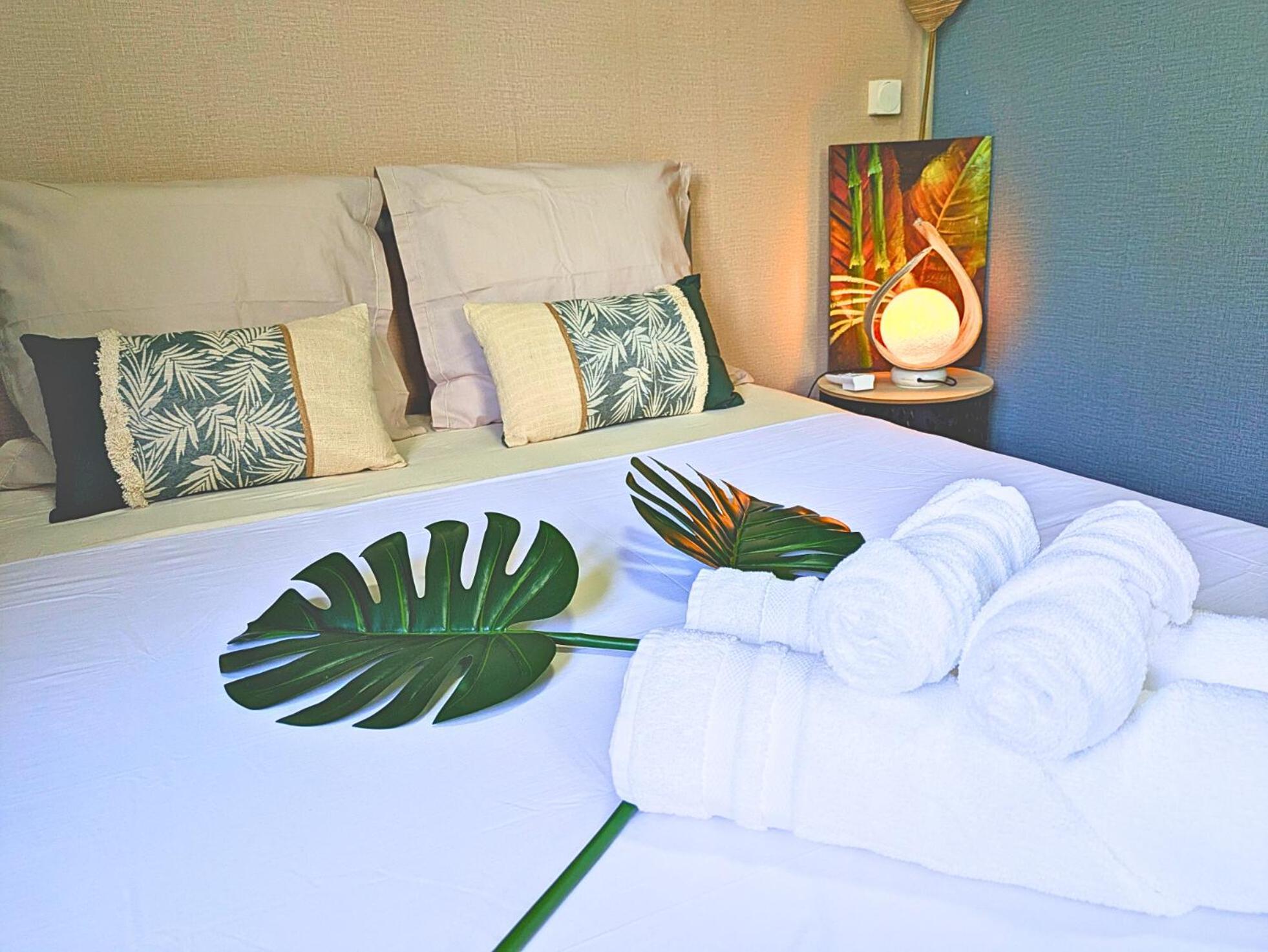 Natura Om Teahupoo Surf Lodge Toanoano Buitenkant foto