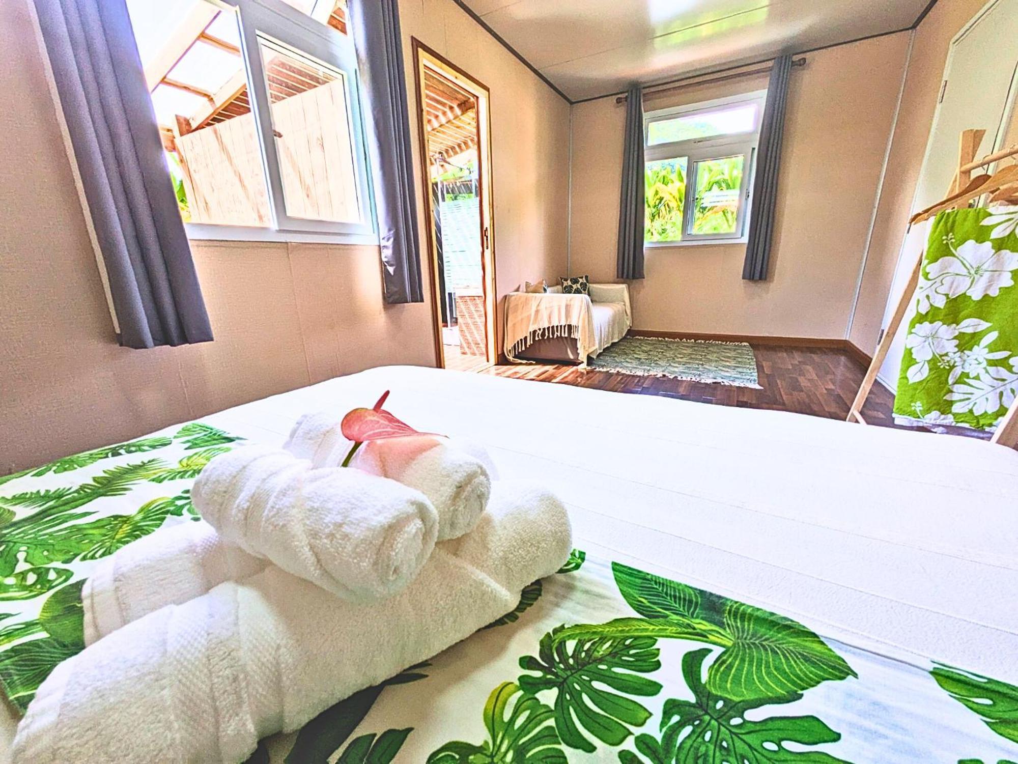 Natura Om Teahupoo Surf Lodge Toanoano Buitenkant foto