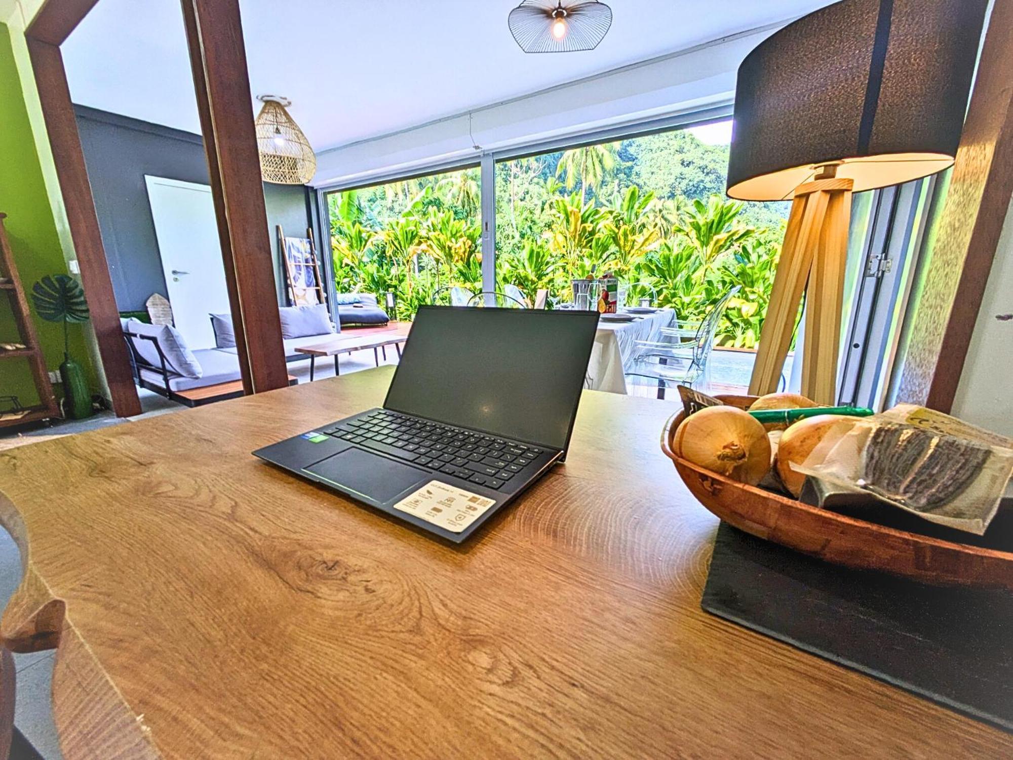 Natura Om Teahupoo Surf Lodge Toanoano Buitenkant foto