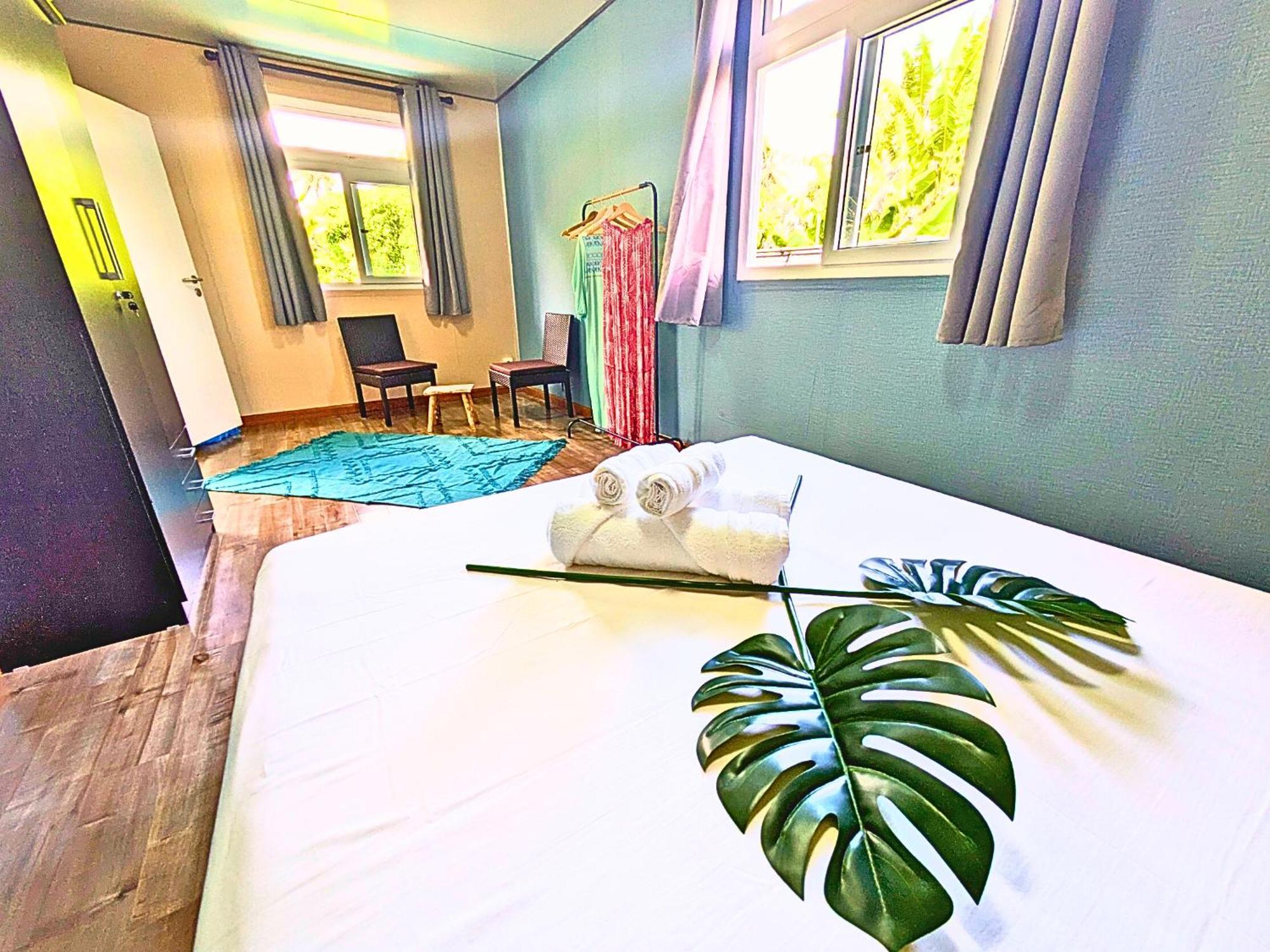 Natura Om Teahupoo Surf Lodge Toanoano Buitenkant foto