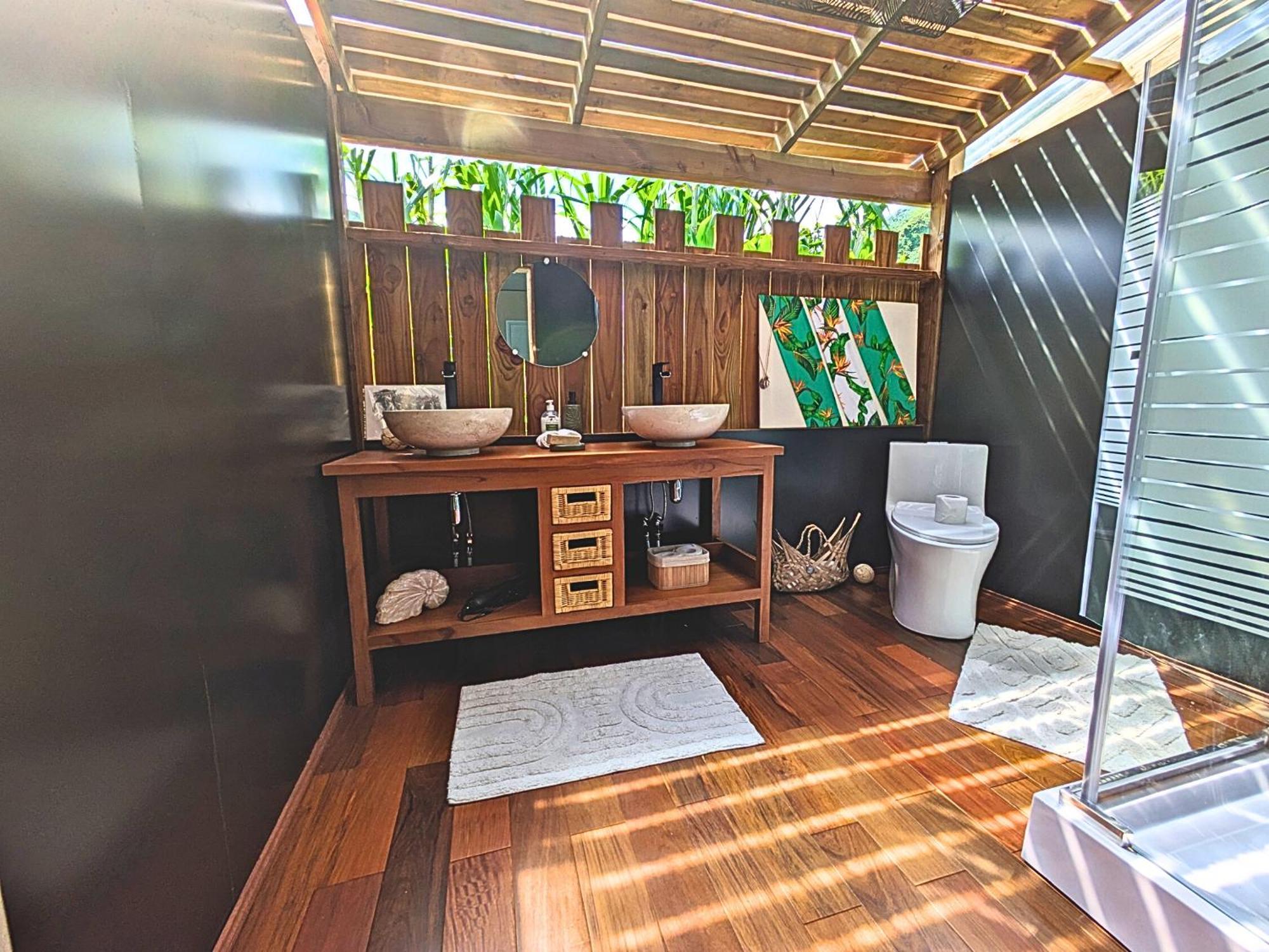 Natura Om Teahupoo Surf Lodge Toanoano Buitenkant foto