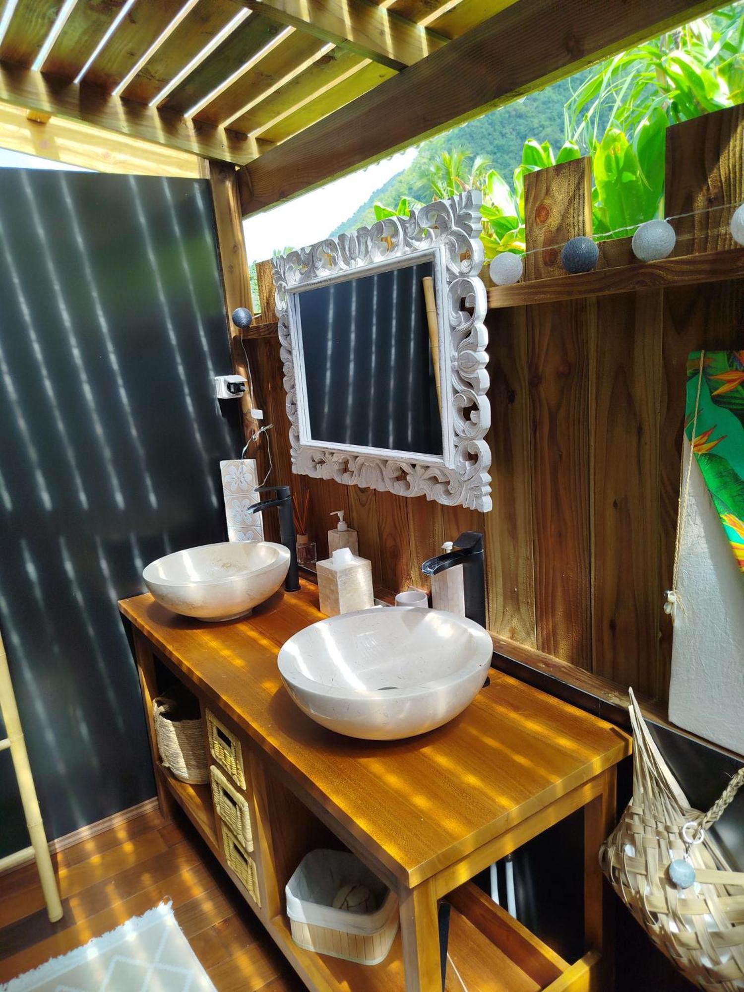 Natura Om Teahupoo Surf Lodge Toanoano Buitenkant foto