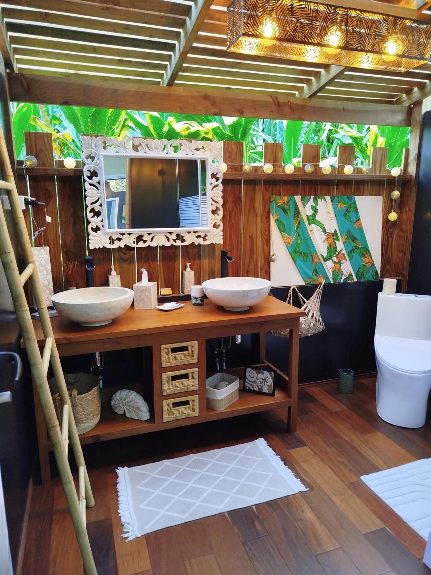 Natura Om Teahupoo Surf Lodge Toanoano Buitenkant foto