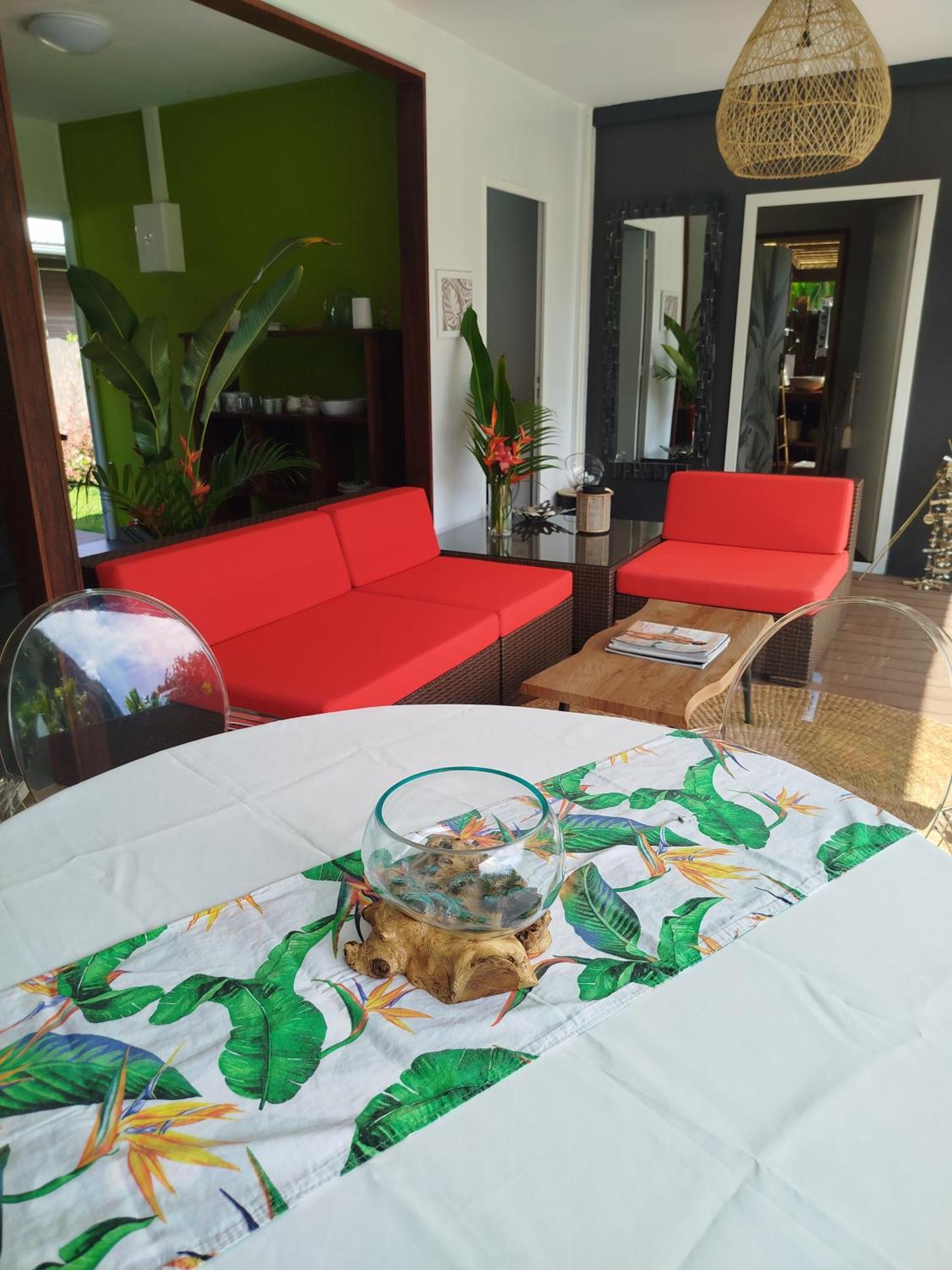 Natura Om Teahupoo Surf Lodge Toanoano Buitenkant foto